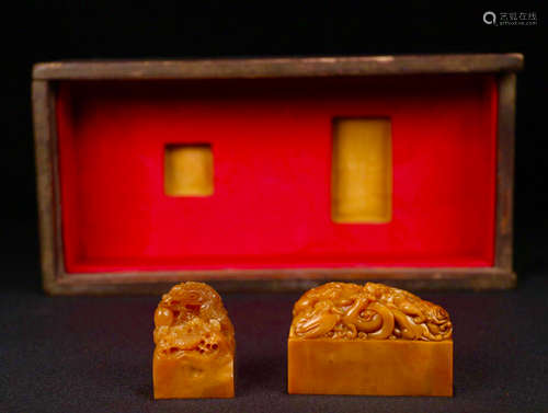 TWO TIANHUANG STONE SEALS OF BEAST SHAPED