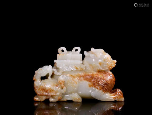 A HETIAN JADE ORNAMENT OF BEAST SHAPED