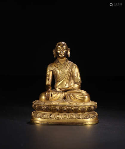 A QING DYNASTY GILT BRONZE SITTING BUDDHA