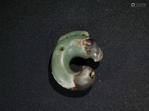 A NEPHRITE JADE PENDANT