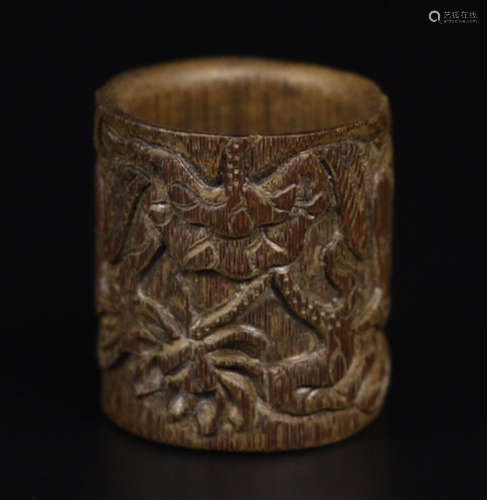 A BAMBOO CARVED FLORAL & BIRD PATTERN FINGER RING