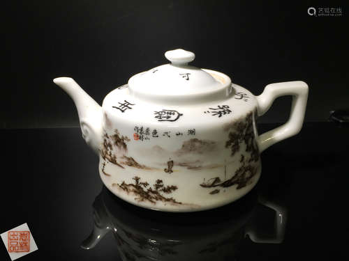 A YUANLIN MARK PORCELAIN TEAPOT OF LANDSCAPE PATTERN