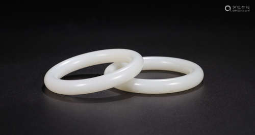 A PAIR OF WHITE HETIAN JADE BANGLES