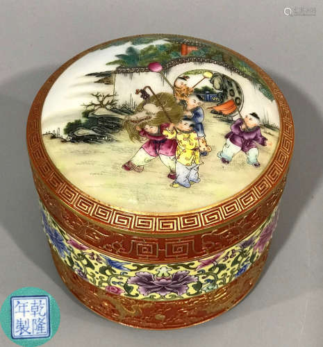 A QIANLONG ENAMELED PORCELAIN WITH STORY PATTERN BOX