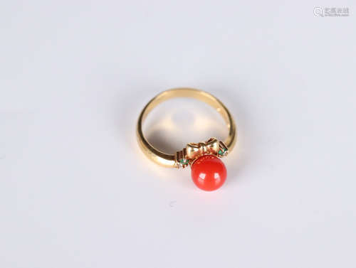 A GEM RING WITH 18K GOLD