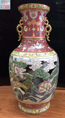 A QING DYNASTY PORCELAIN PAINTED DRAGON PATTERN REVOLVING VASE