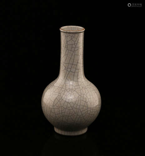 A Chinese Ge-Type Porcelain Vase