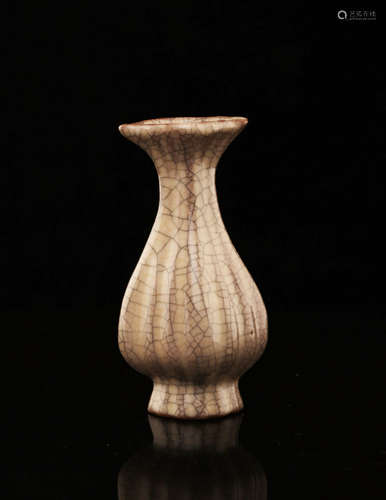 A Chinese Ge-Type Porcelain Vase