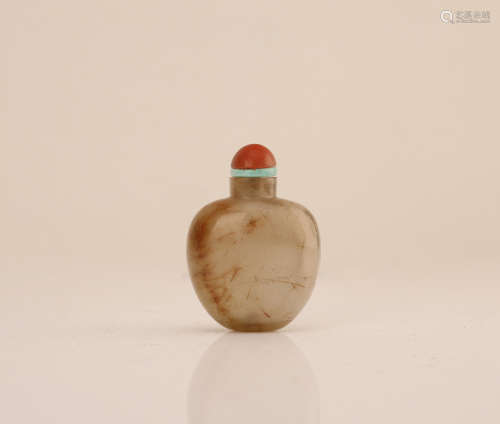 A Chinese Carved Agate Snuff Bottle