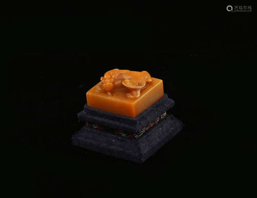 A Chinese Carved Tianhuang Seal