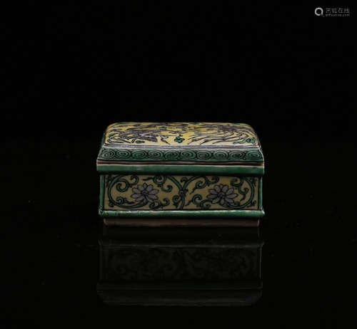 A Chinese Sancai Porcelain Square Box with Cover