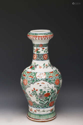 A Chinese Wucai Porcelain Vase