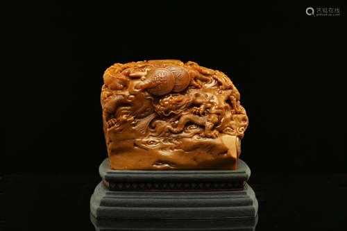 A Chinese Carved Tianhuang Seal