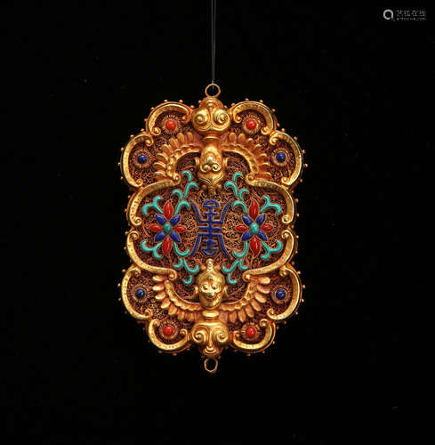 A Chinese Gold Fasting Pendant