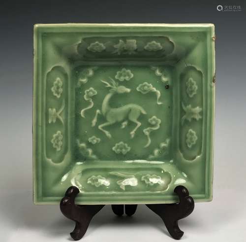 Longquan celadon glazed porcelain deer plate