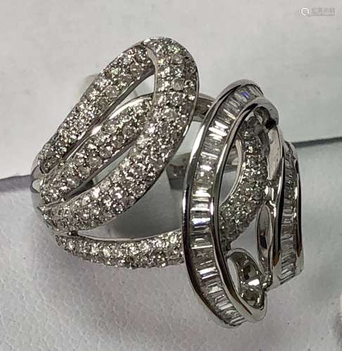 18KW Round Diamond Ring