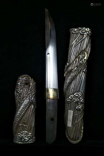 Very fine Japanese silver knife with Dragon sheath