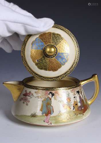 Japanese Satsuma Teapot, Meiji Period