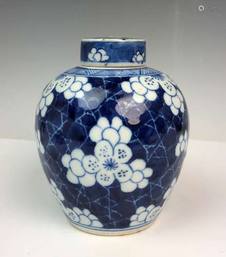 Blue and White porcelain Covered Jar with Mark