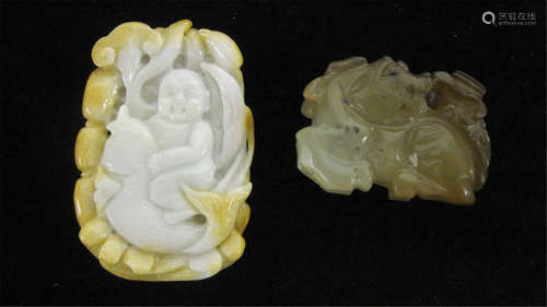 Two Chinese jade pendants