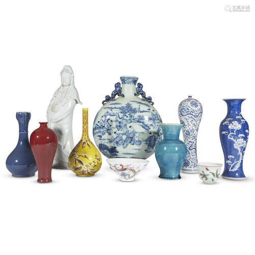 A collection of ten porcelain items