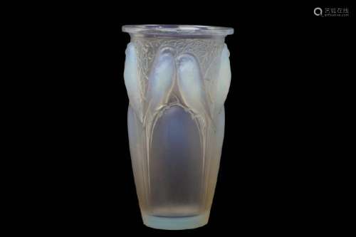 A RENÉ LALIQUE FROSTED AND POLISHED OPALESCENT GLASS