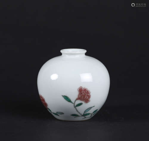 A Chinese Wu-Cai Porcelain Vase