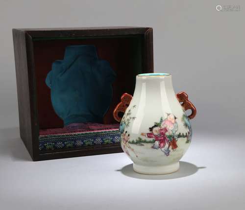 A Chinese Famille-Rose Porcelain Vase