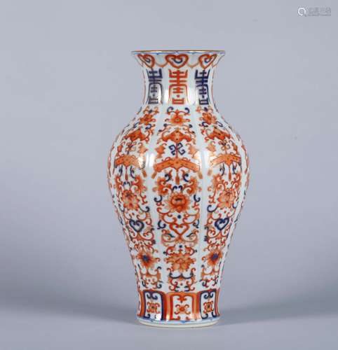 A Chinese Blue and White Porcelain Vase