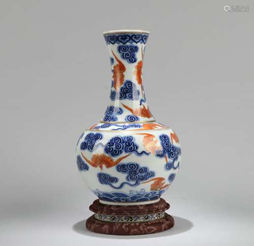 A Chinese Blue and White Porcelain Vase