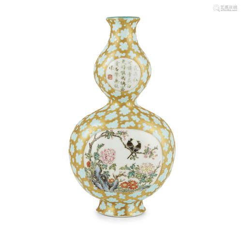 FAMILLE ROSE DOUBLE-GOURD SHAPED WALL VASE