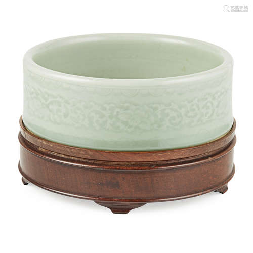 CARVED PALE-CELADON GLAZED WASHER