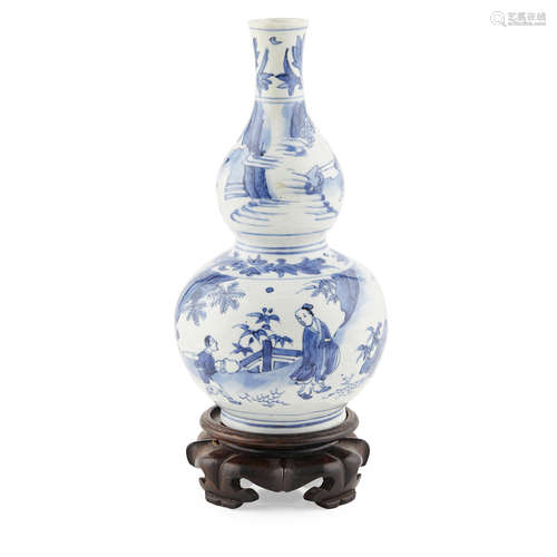 BLUE AND WHITE DOUBLE-GOURD VASE