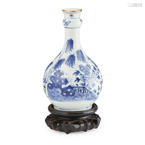 BLUE AND WHITE GARLIC-NECK BOTTLE VASE