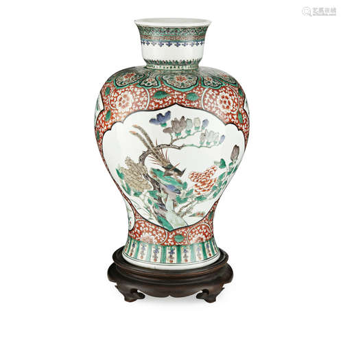 FAMILLE VERTE BALUSTER VASE