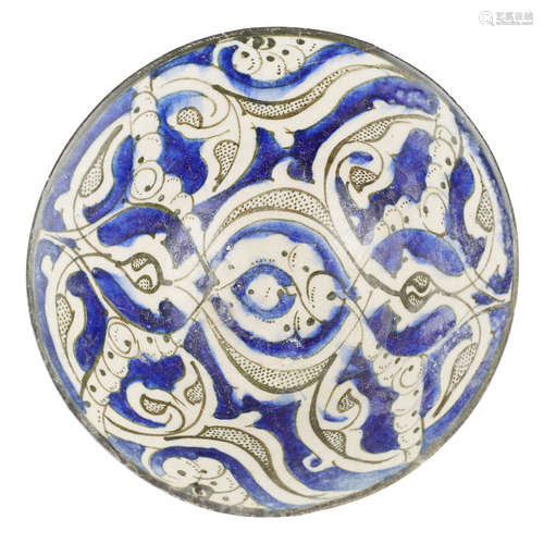 KASHAN BLUE AND WHITE UNDERGLAZE-PAINTED POTTERY BOWL