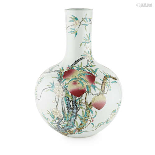 LARGE FAMILLE ROSE 'PEACHES' BOTTLE VASE