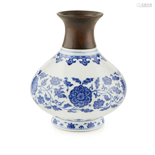 BLUE AND WHITE 'LOTUS' YUHUCHUN VASE