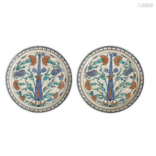 PAIR OF SAMSON IZNIK-STYLE POTTERY CHARGERS