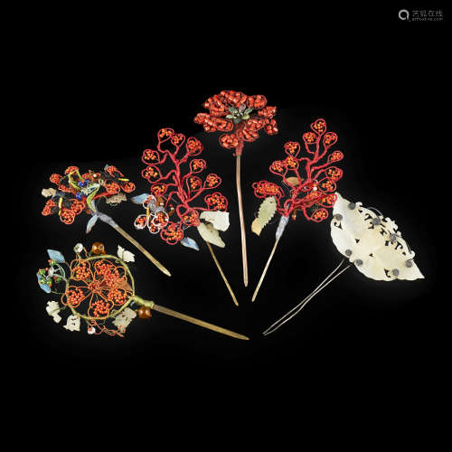 Y COLLECTION OF SIX HAIRPINS