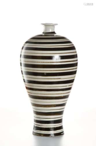 Cizhou Brown and White Slip Painted Meiping Vase