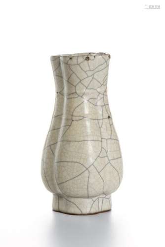 Ko-Type Quatre-Lobed Bottle Vase