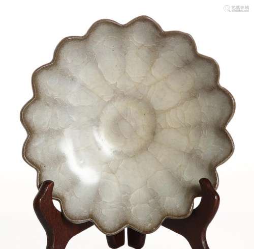 Kuan-TypeÂ Fluted Petal-Form Dish