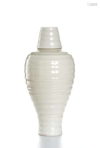Fine Ting-Type Meiping Vase/Cover