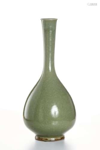 Lungchuan Celadon Kuan-Type Long-Neck Vase