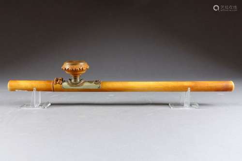 Pipe à Opium. Ivoire sculpté à l'imitation d'une t...;