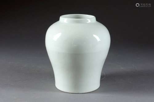Vase en Forme de jarre. Porcelaine de Chine à glaç...;