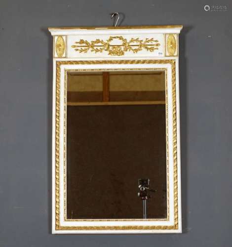 Miroir de Style Louis XVI. Fronton sculpté de feui...;
