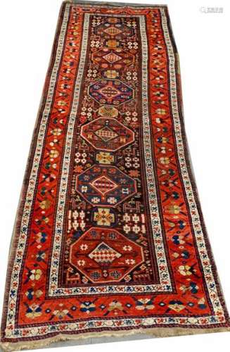 Tapis Galerie Daghestan. A six médaillons octogona...;