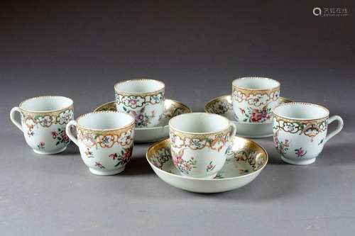 Six Tasses et trois Soucoupes. Porcelaine de Chine...;